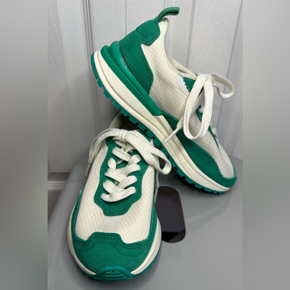 Zara boys size 1 green and white sneakers